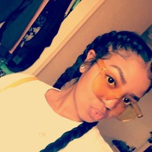 Meet your Posher, Mya